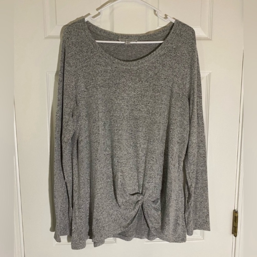 💜3/$25💜 Green Envelope Gray Long Sleeve Top Size Large